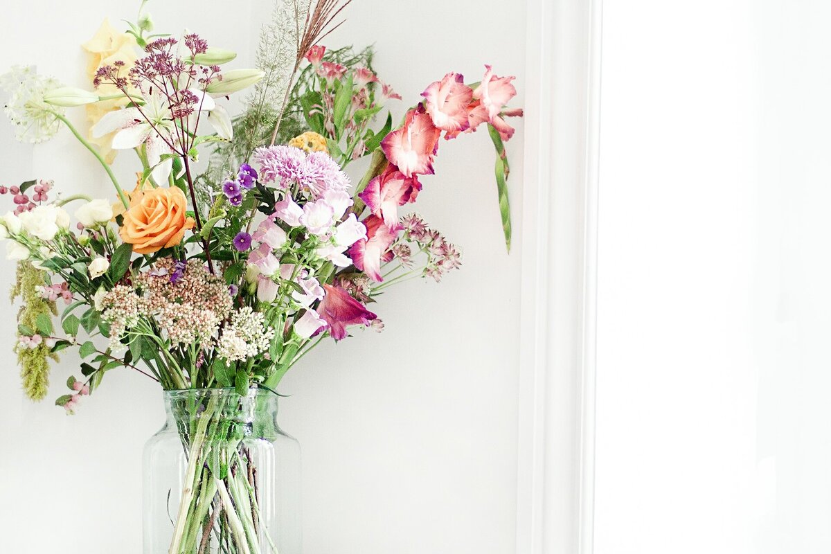     Как часто нужно менять воду в вазе с цветами: простое правило, о котором нужно знать каждому