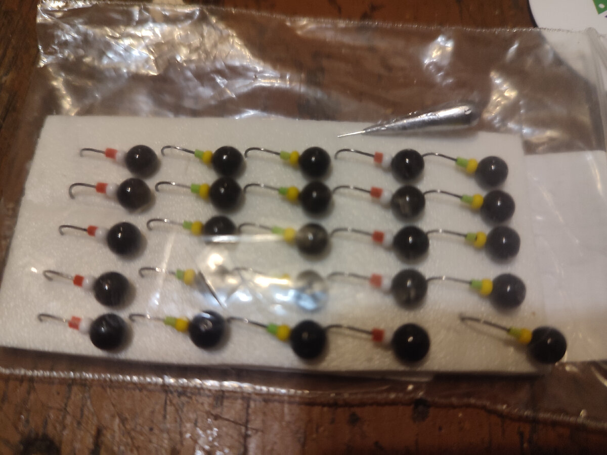 0.8 грамм , дешево и сердито, а главное уловисто