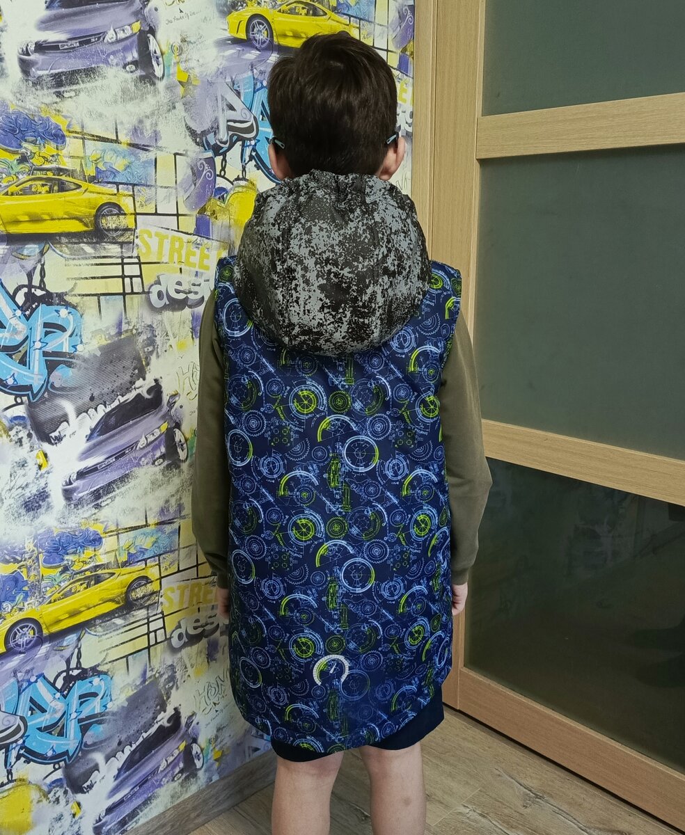 На фото видно - справа от отражайки темное пятно