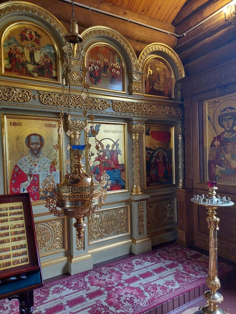 Иконы в Византийском стиле в храме Николая Чудотворца. Ганина Яма.