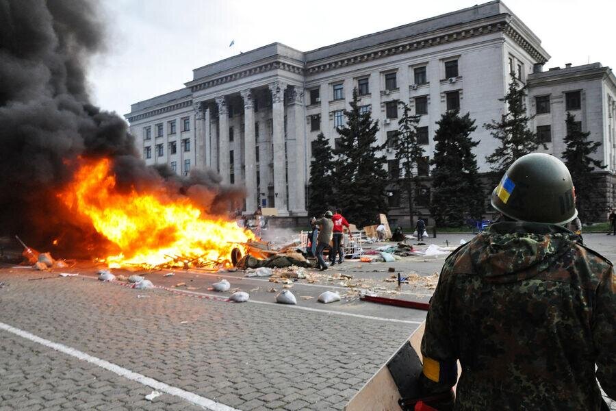 Массовые беспорядки у здания Дома профсоюзов в Одессе, 2 мая 2014 года Денис Петров/РИА Новости