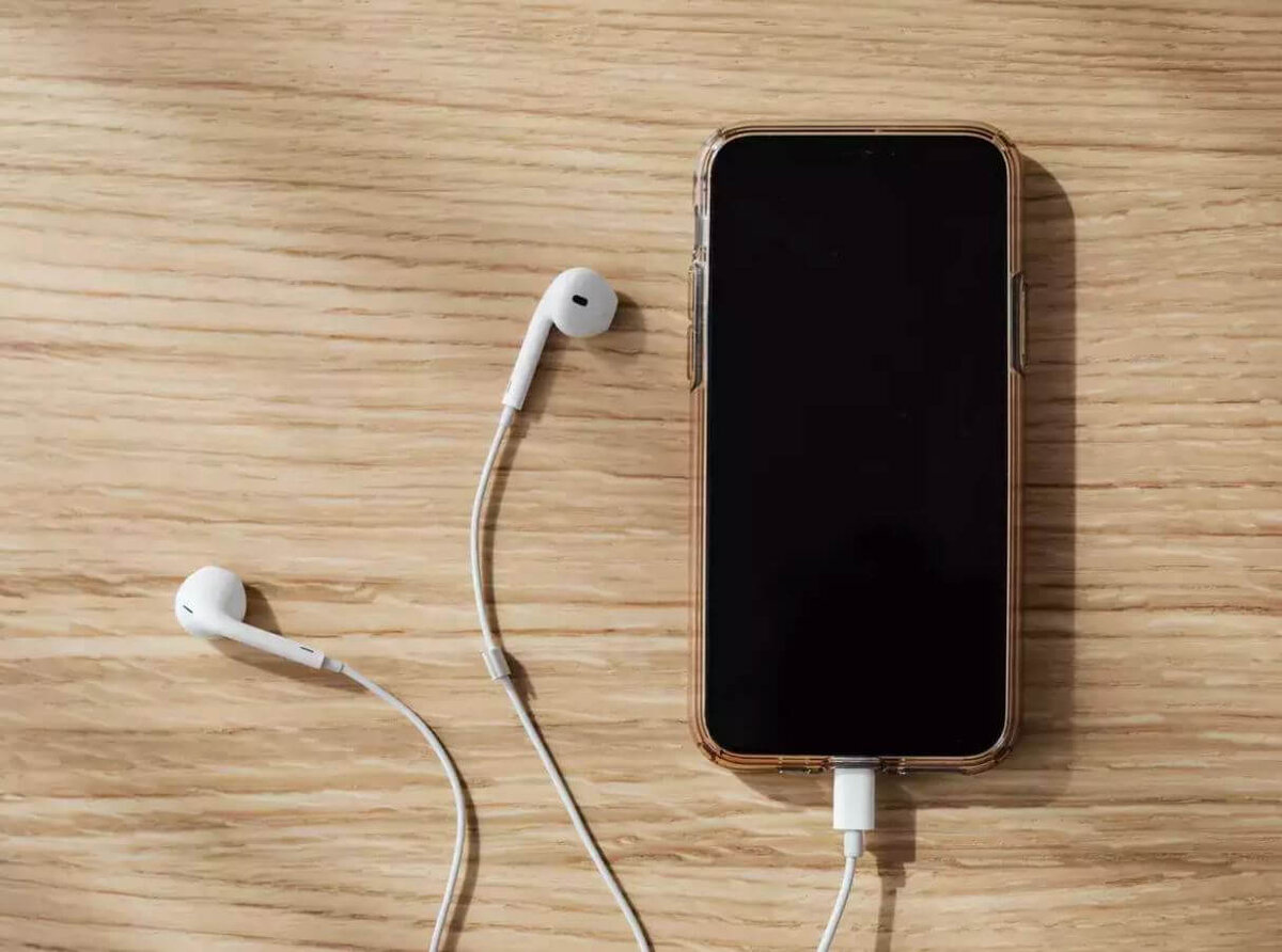    Не работают проводные наушники с Айфоном. Что делать?