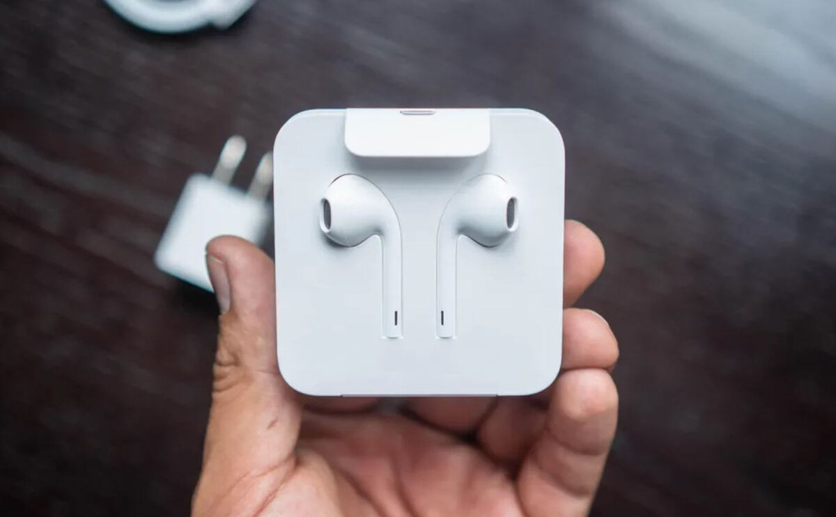    Даже оригинальные AirPods, купленные в официальной рознице, могут не работать с iPhone. Фото: cnet.com