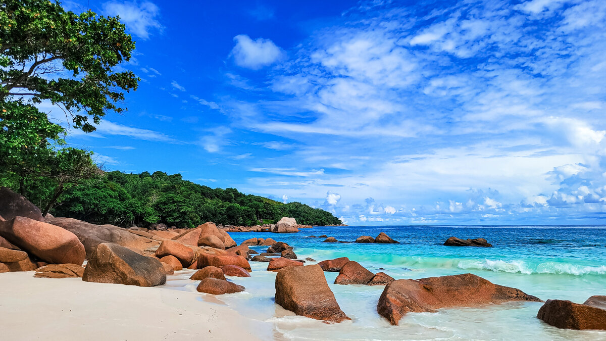 Пляж Анс Лацио (Anse Lazio).