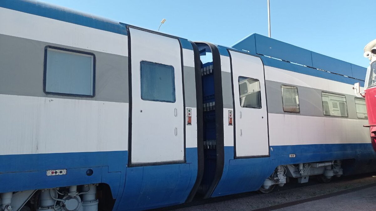 "Сокол" выглядит, как космический корабль. Особенно хороша его расцветка. Довольно лаконичная