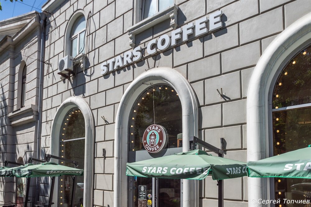 На Ростовском, на Броде, нынче это Большая Садовая.