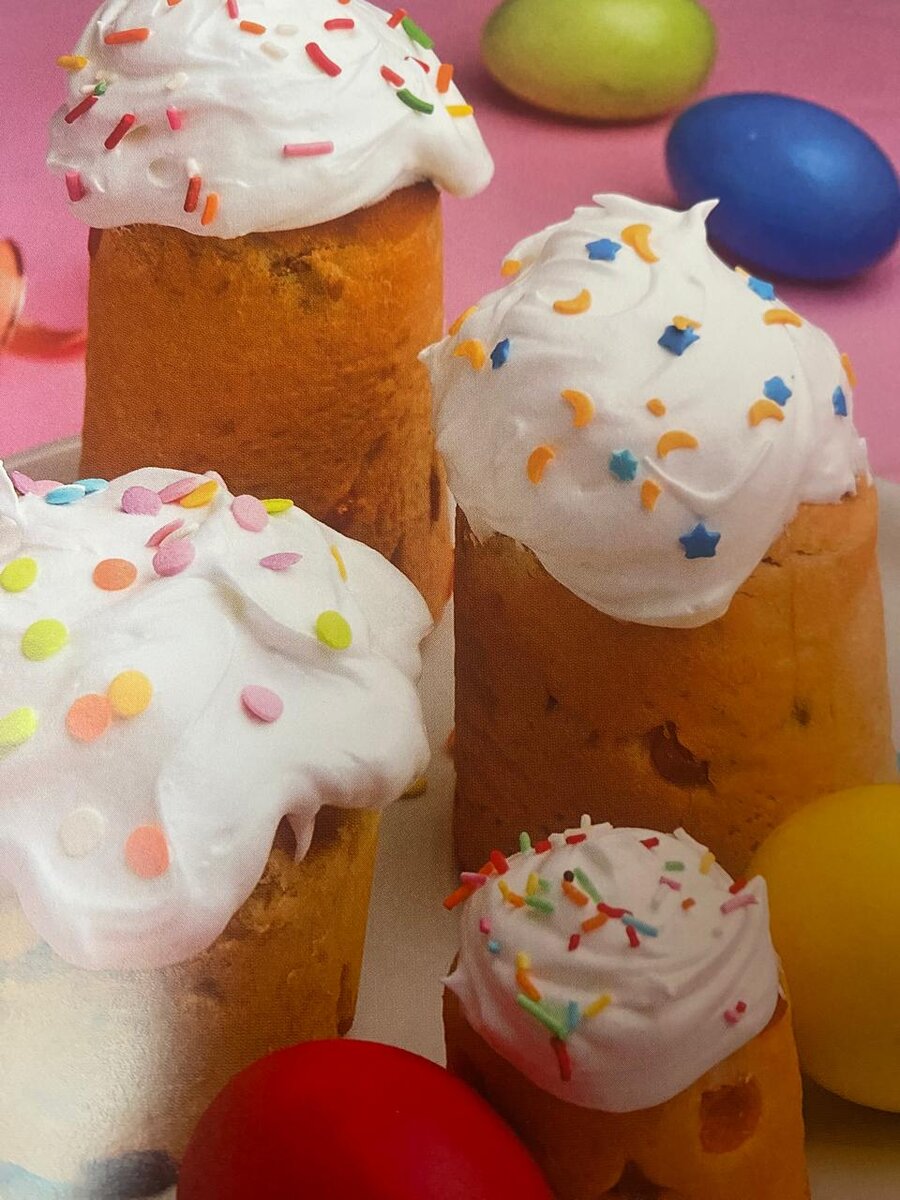 Получаются веселые и нежные куличи.