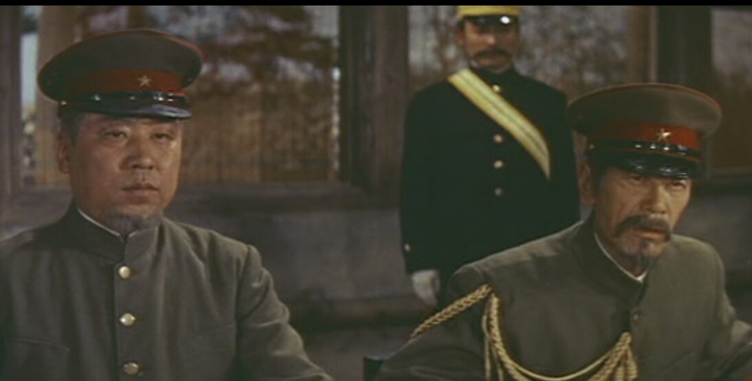 Японские отцы-командиры обсуждают неудачный штурм Порт-Артура. Кадр из фильма