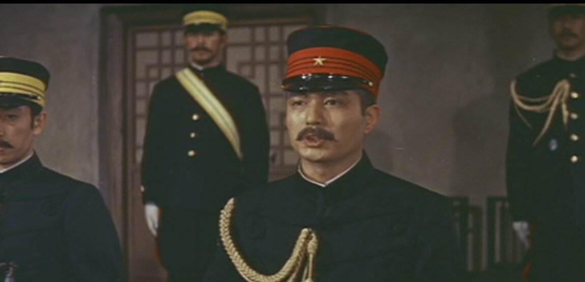 Японские отцы-командиры обсуждают неудачный штурм Порт-Артура. Кадр из фильма