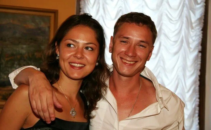 на фото Елена Лядова и Александр Яценко