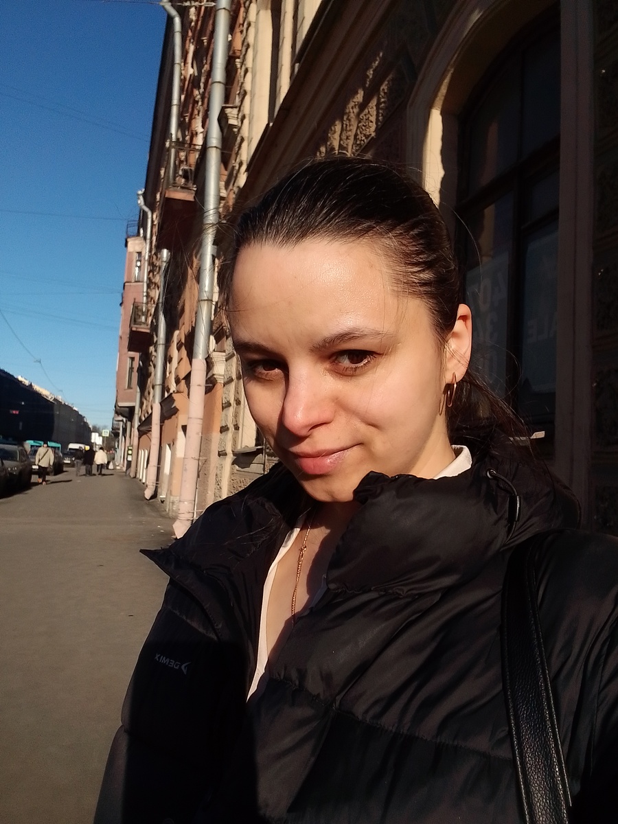 Всем привет👋 Я Катрин. Мне 37 лет. В 2008 г. переехала из Калининграда в Санкт-Петербург. С тех пор живу с семьёй в питерской коммуналке и имею цель выехать из неё. Если вам нравятся каналы лайфстайл подписывайтесь и добро пожаловать))