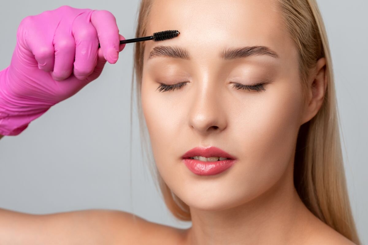 Результат «до» и «после»: посмотрите, как объемно и аккуратно смотрится бровь📷
