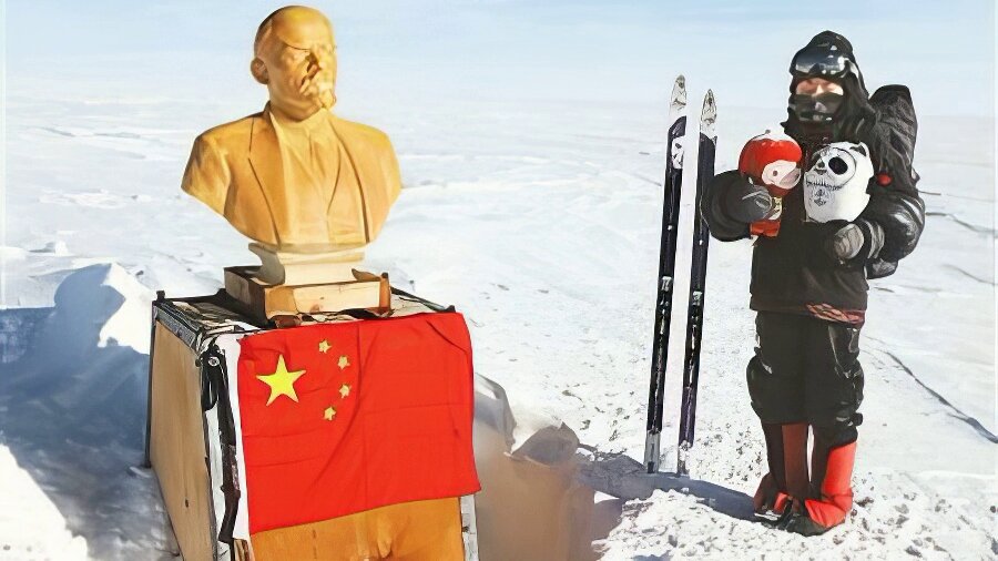 Фэн Цзин на антарктическом полюсе недоступности в 2020 году/ © russian.people.com.cn