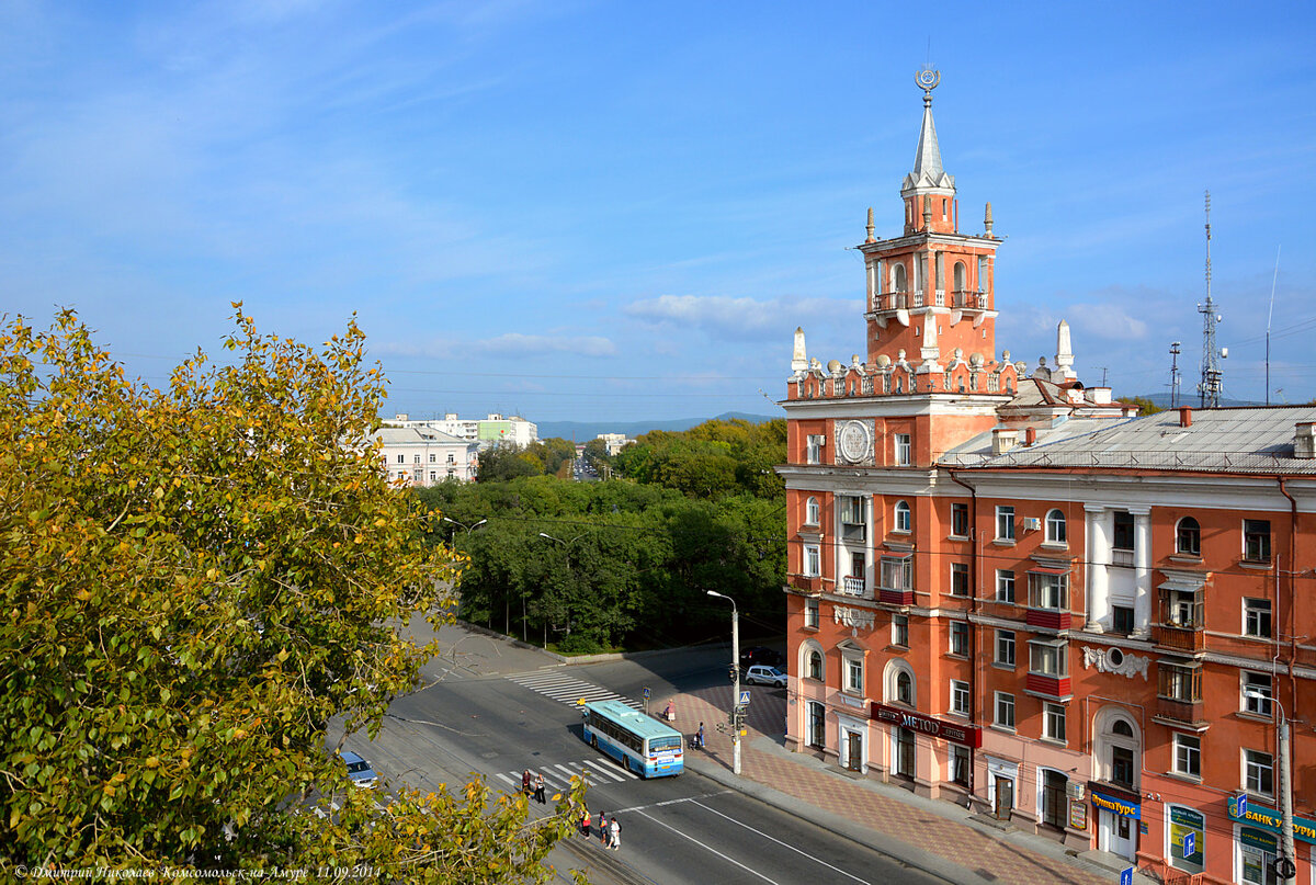 «Дом со шпилем» в Комсомольске-на-Амуре. 2014 г. Фото автора
