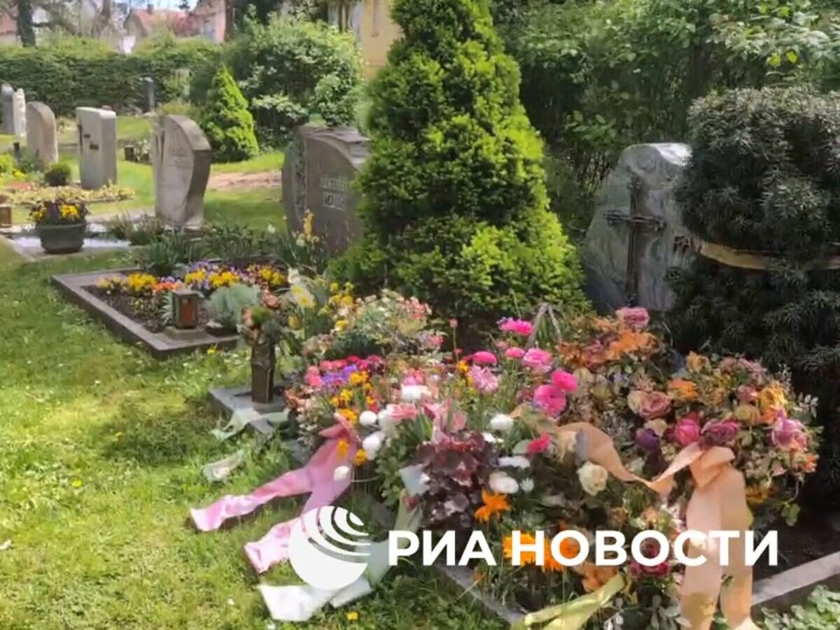    Могила на кладбище близ Нюрнберга, где похоронен очередной уничтоженный наемник© РИА Новости