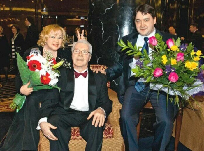  Фёдор Жариков с родителями. / Фото: www.name-scan.ru