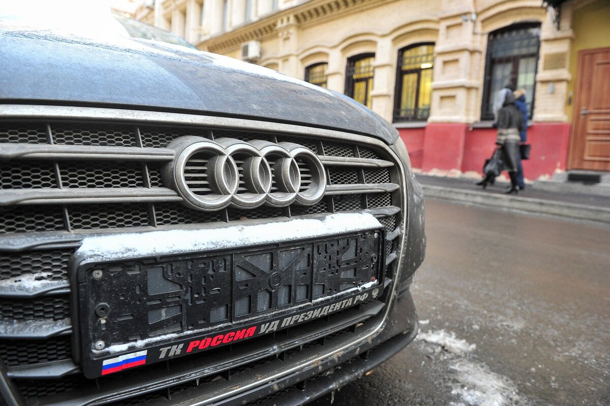 Можно ли крепить автомобильные номера без рамок или на крыше | Авто ...