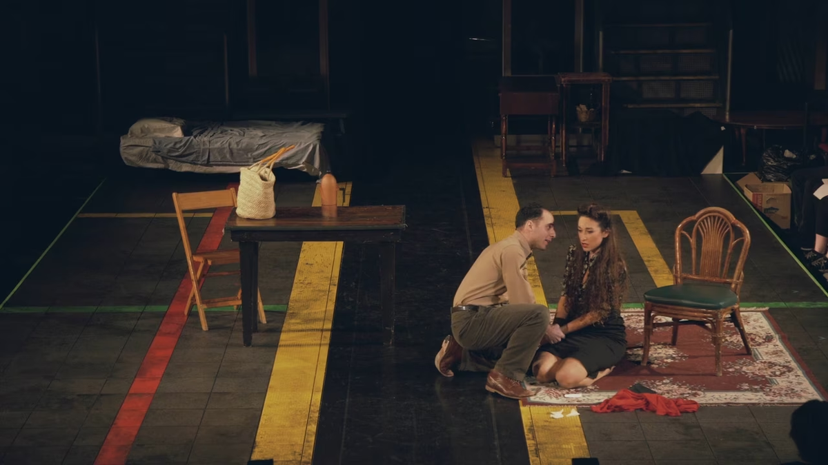 Постановка "Девушки с Виа Фламиния" (Circle in the Square Theatre, бродвейский театр), 2017.
Источник: https://vimeo.com/215578330.