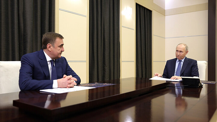    В Ново-Огарёво прошла встреча Владимира Путина с губернатором Тульской области Алексеем Дюминым. Что обсуждалось в "закрытой части" этой встречи, можно только догадываться. Фото: Kremlin.ru