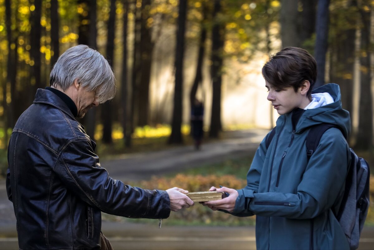 Кадр из фильма "Переговорщик" (2022)