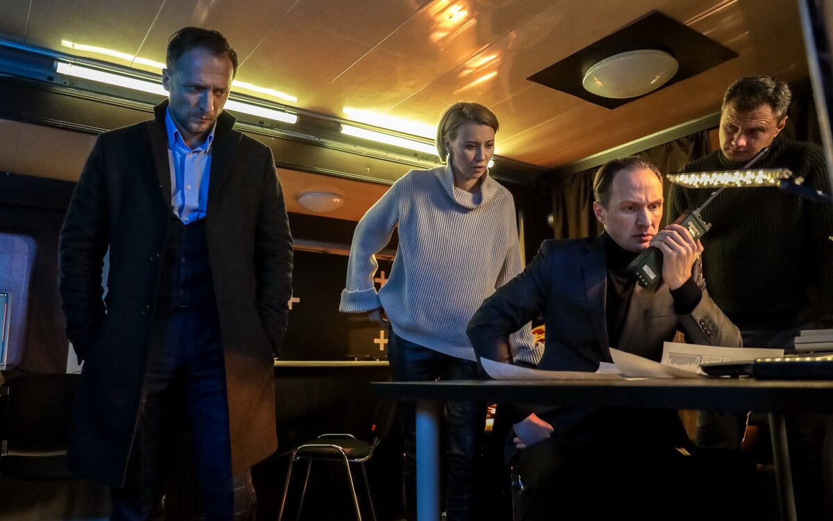 Кадр из фильма "Переговорщик" (2022)