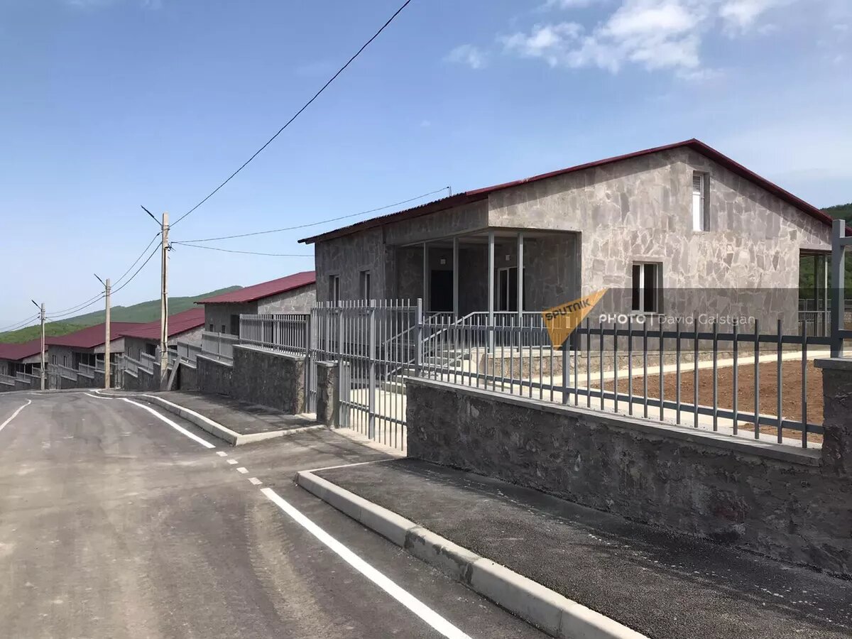 Новый квартал в селе Шурнух, Сюник © Sputnik / David Galstyan