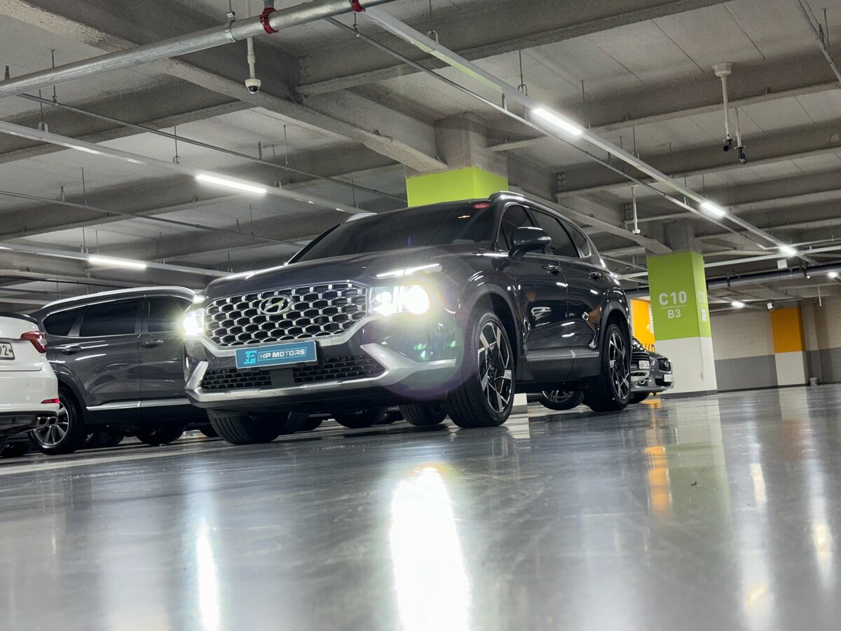 Авто на площадке в Корее