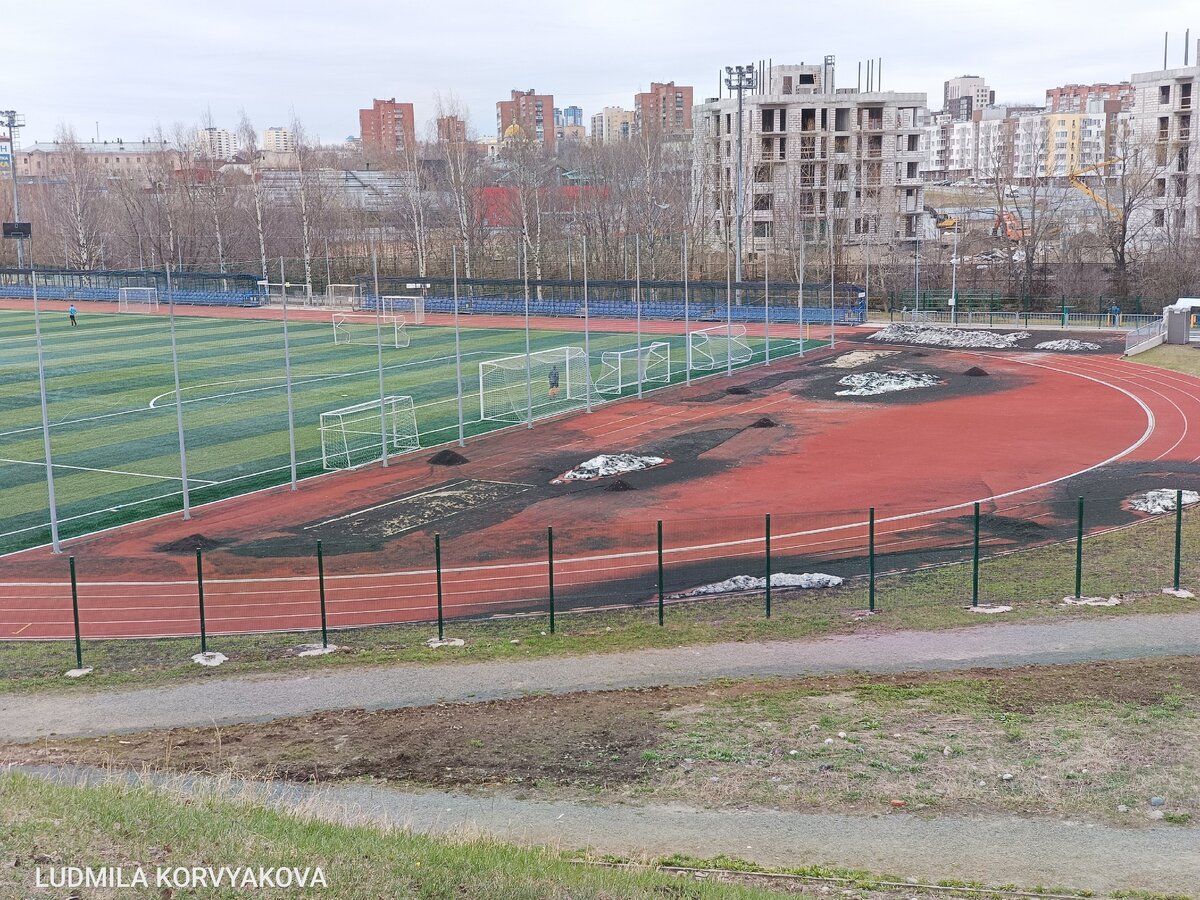    Покрытие стадиона «Юность» в Петрозаводске испортил старый снег