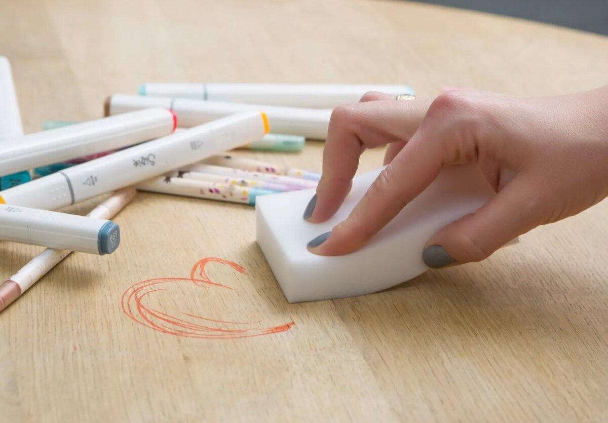 Универсальные очистители подходят для мебели. Фото: Леруа Мерлен