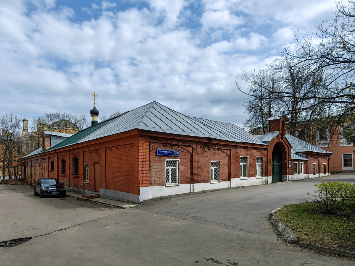 Парк усадьбы Петровско-Разумовское, куда можно попасть 2 раза в неделю и  увидеть скульптуры Растрелли и отделку фасада Бенуа (Москва) | Олег Еверзов  | Дзен