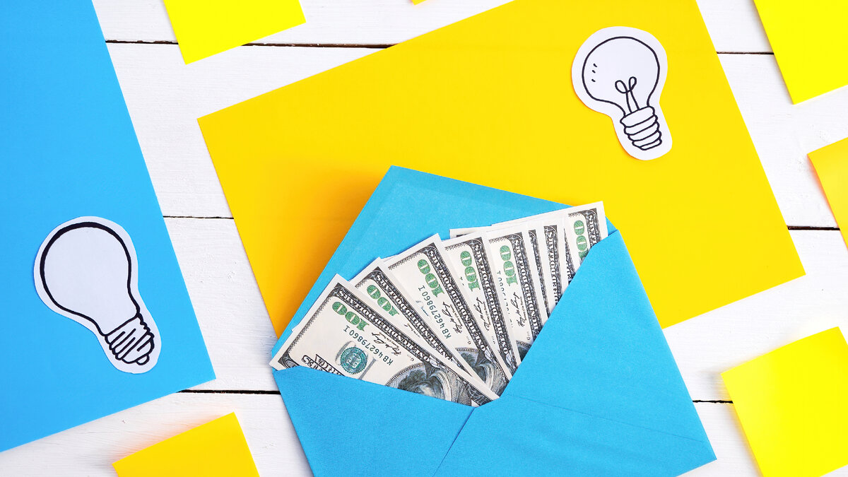 <a href="https://ru.freepik.com/free-photo/blue-envelope-with-money-with-yellow-and-blue-papers-icons-of-lamp_14203118.htm#fromView=search&page=1&position=1&uuid=73396c84-5b2e-43db-a9d9-7b8195a2d6bc">Изображение от frimufilms на Freepik</a>