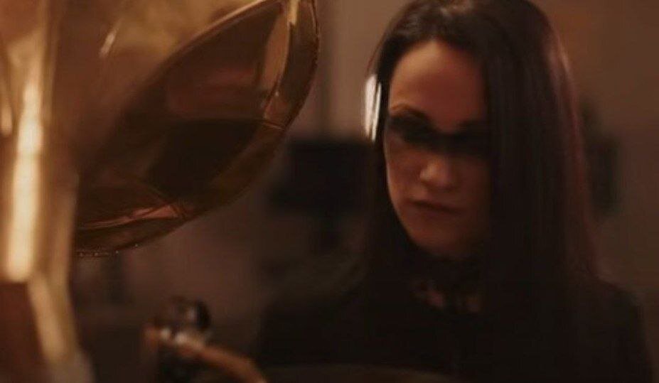 Кадр из клипа "Гитары тихие рыданья"