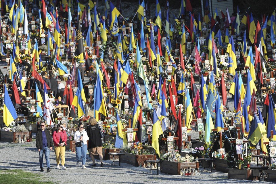    Cамым безопасным местом на Украине станут кладбища. Во всех смыслах EAST NEWS