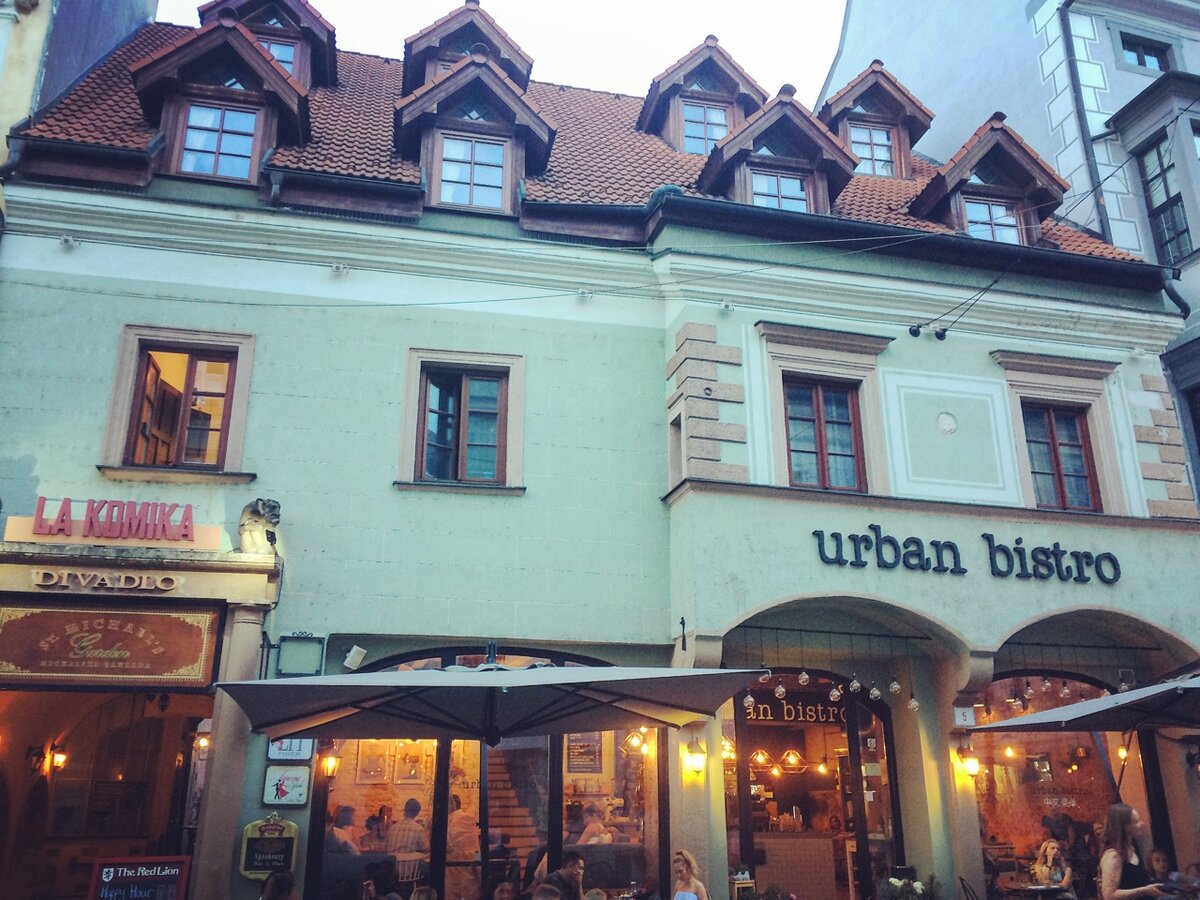 Одно из кафе города.