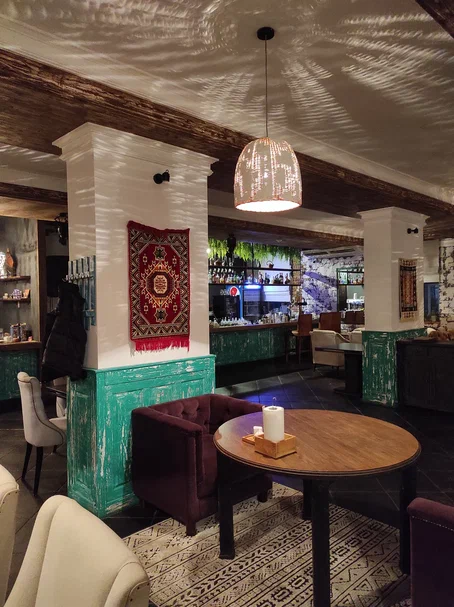 Внутри ресторана