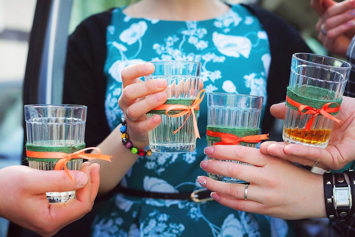 Все украшения создавались из подручных материалов и с удовольствием. 