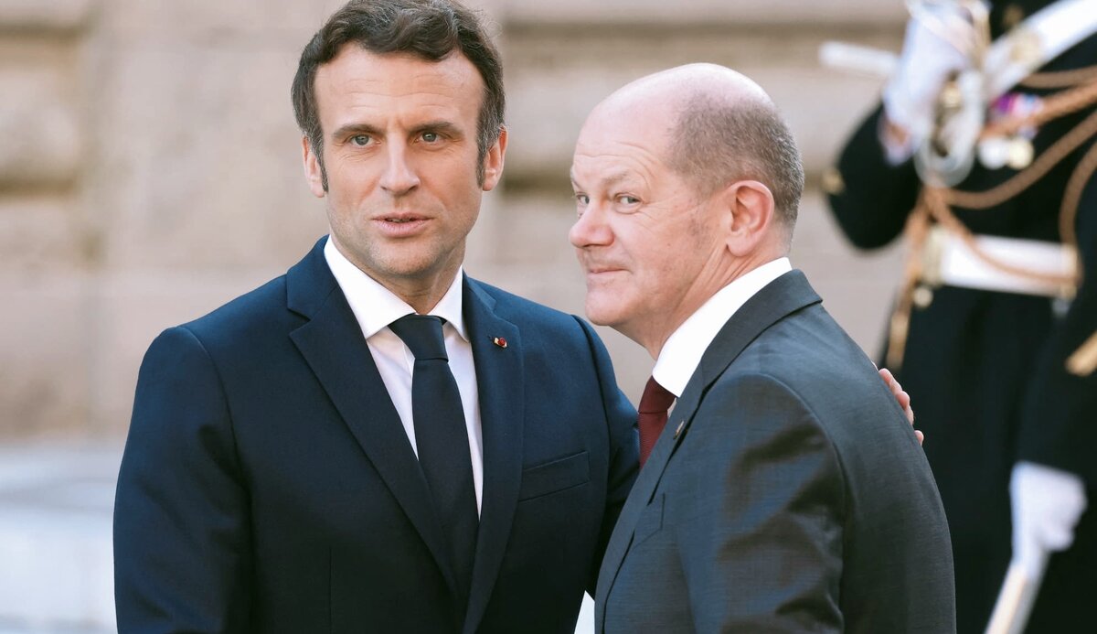 Из открытых источников в интернете. Президент Франции Эмануэль Макрон и канцлер ФРГ Олаф Шольц.