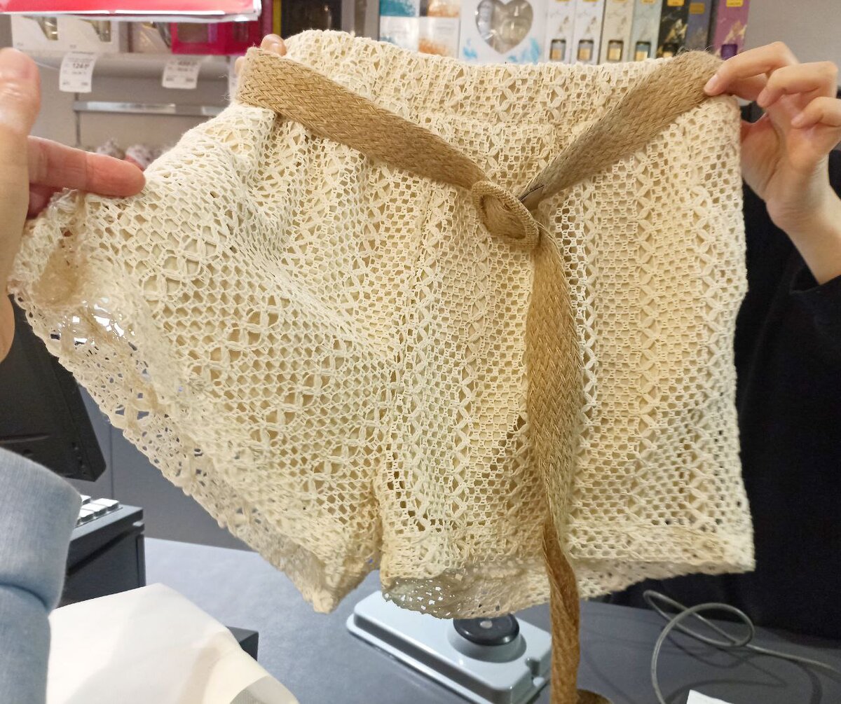 Собственно, товар лицом. Стоят такие шорты 400 лир. Около 1200 рублей.