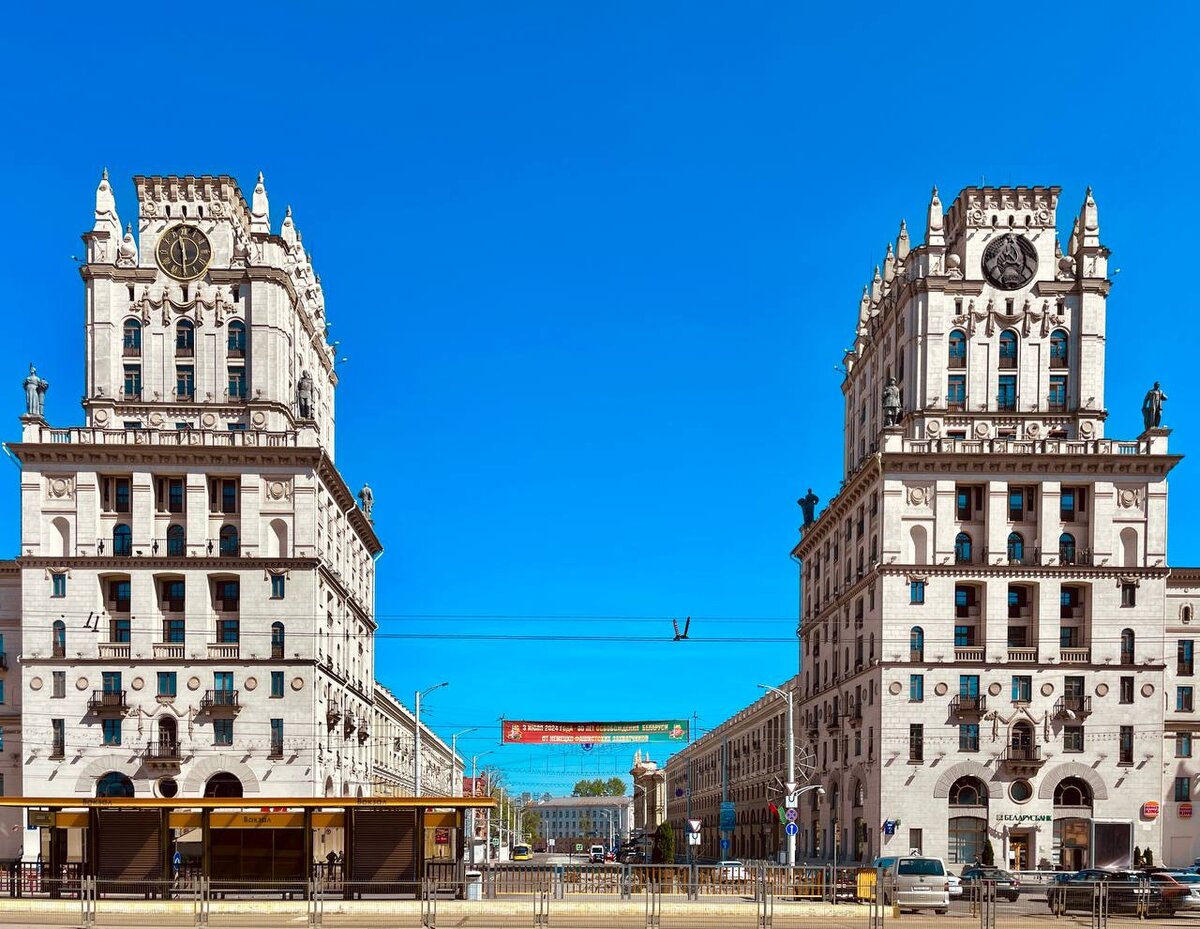 Ворота города - первое, что вы видите, выйдя с вокзала