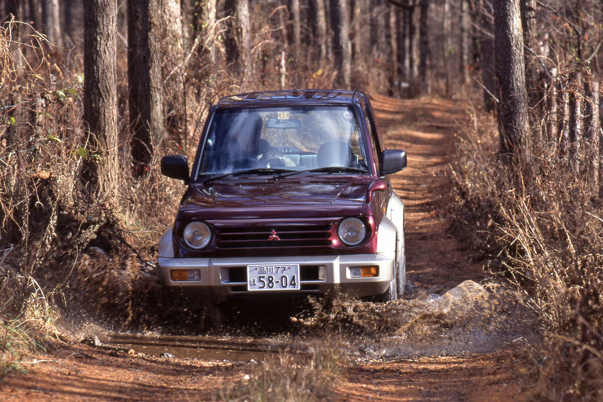Mitsubishi Pajero Junior второго поколения 1995-1998