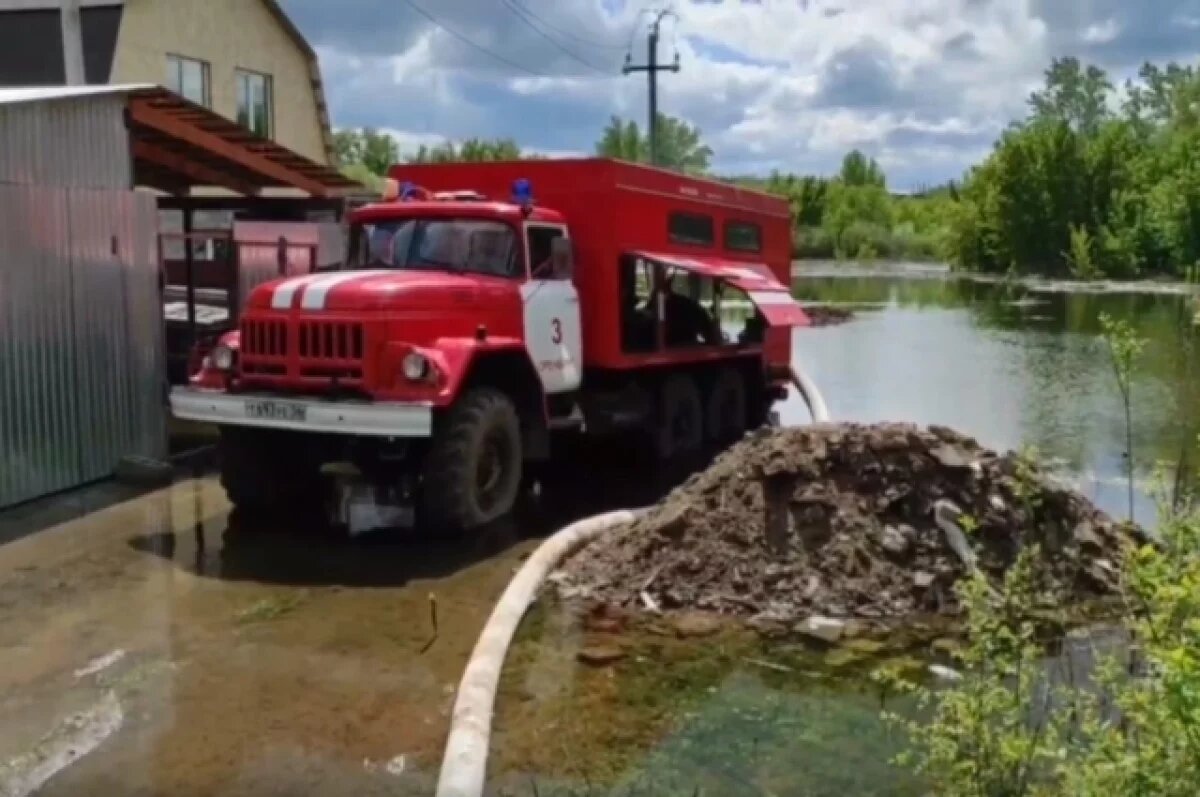    В СНТ Оренбурга продолжают откачивать воду