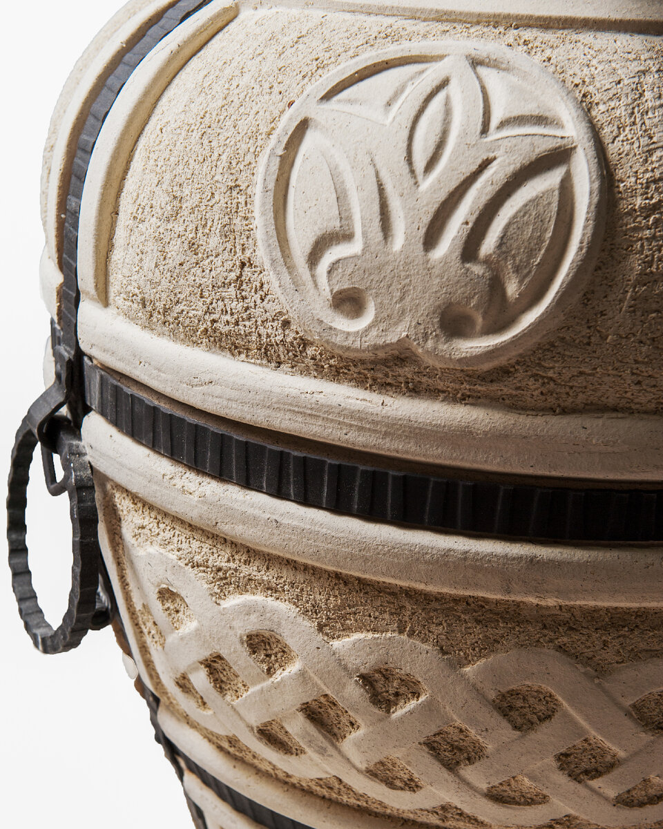 Шамотная глина обладает высокими огнеупорными и теплоемкими качествами