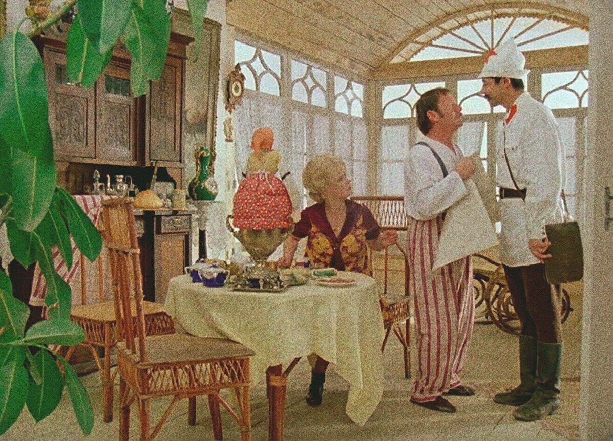 У Гайдая что не фильм, то шедевр. Вся его фильмография полнится выдающимися лентами, ставшими настоящей классикой, навсегда вошедшей в историю кинематографа.-2