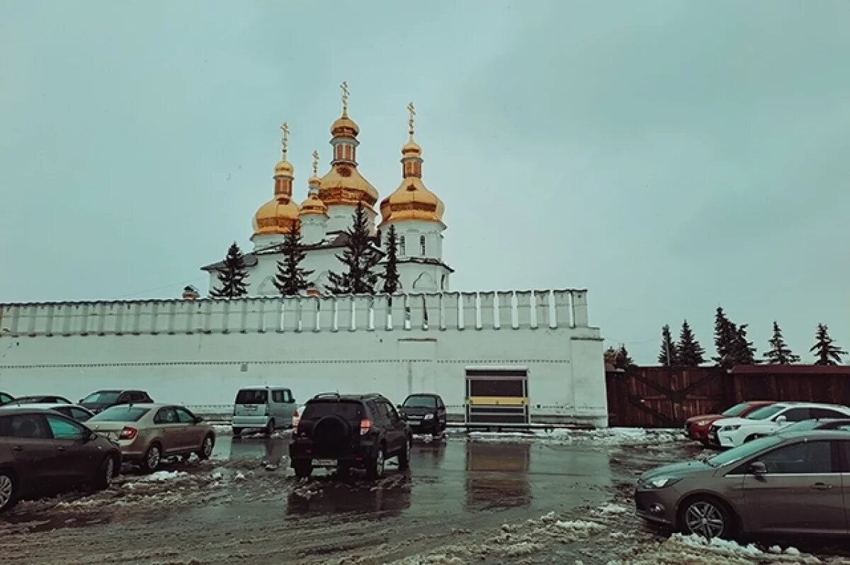    Тюменцы освятили куличи в Свято-Троицком мужском монастыре