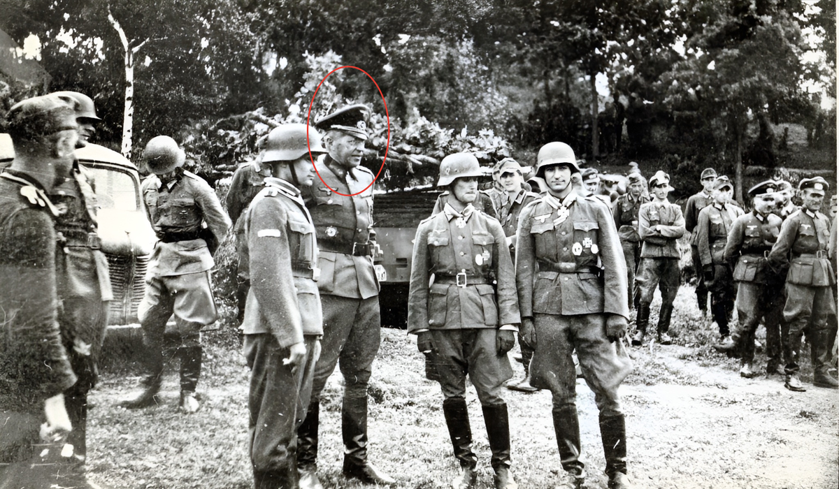 Генерал Вейдлинг с офицерами 56 танкового корпуса, весна 1945 года