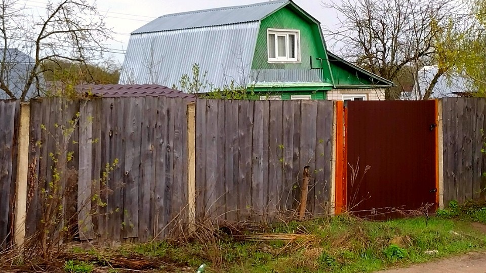 Каким сейчас должен быть забор между участками, обязан ли сосед возмещать половину его стоимости: отвечаю на вопросы