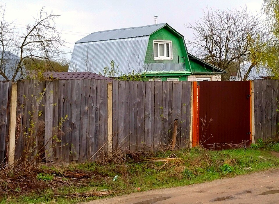  С наступлением дачного сезона соседские споры разгораются с новой силой. В этом выпуске представлю вашему вниманию разбор наиболее распространенных вопросов на тему общего забора.

1.