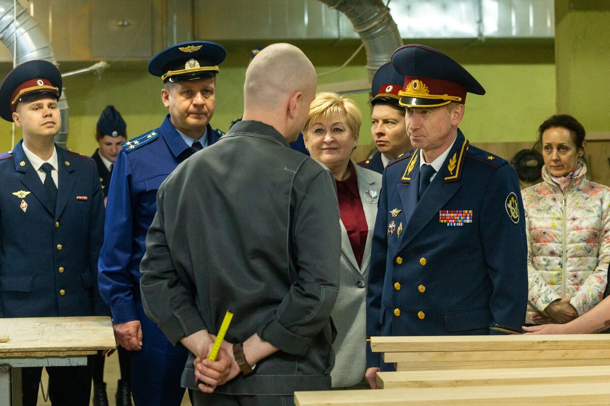 Паркет для Кремля и двери для патриарха: на заводе в Тульской области  открыли исправительный центр для осужденных | Myslo.ru | Дзен