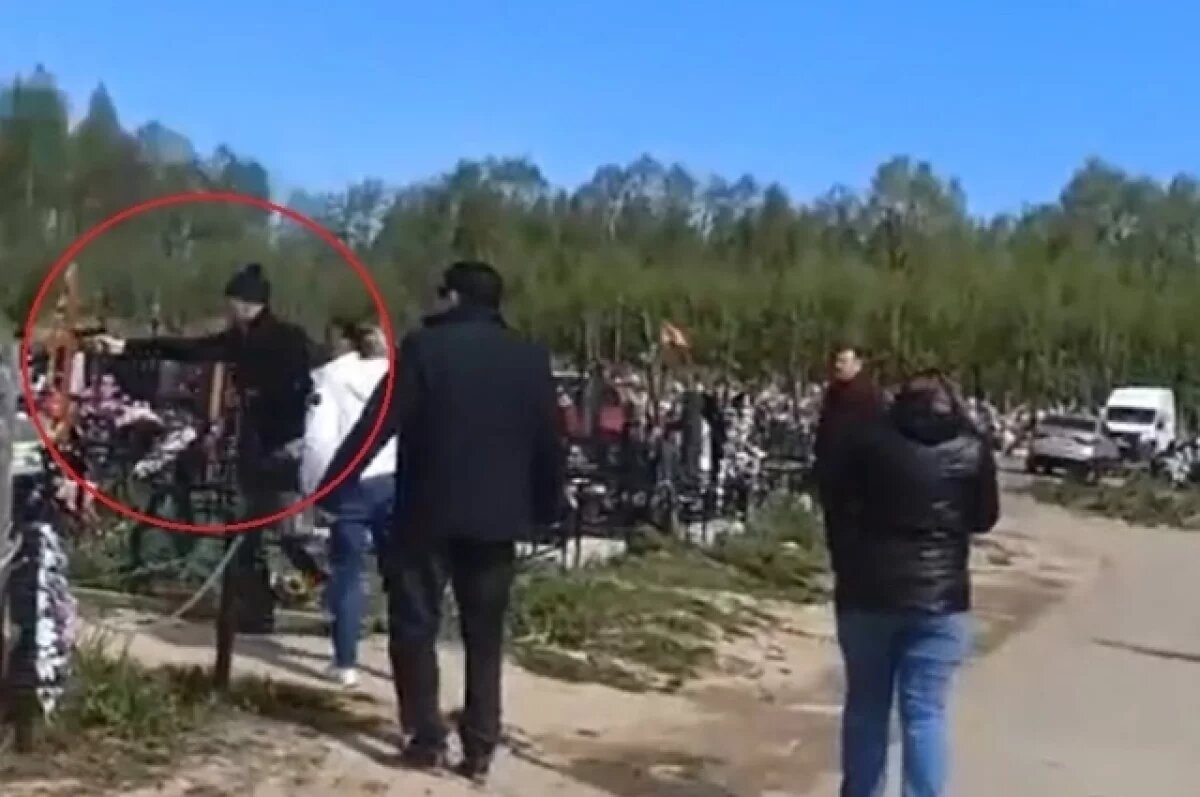    Очевидцы: в Твери на кладбище в Дмитрово-Черкассах открыли стрельбу