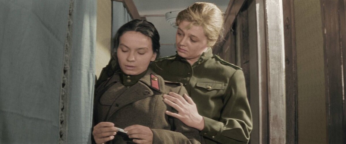 "Офицеры" Наталья Рычагова  с Алиной Покровской  https://www.kino-teatr.ru/kino/movie/sov/4910/annot/